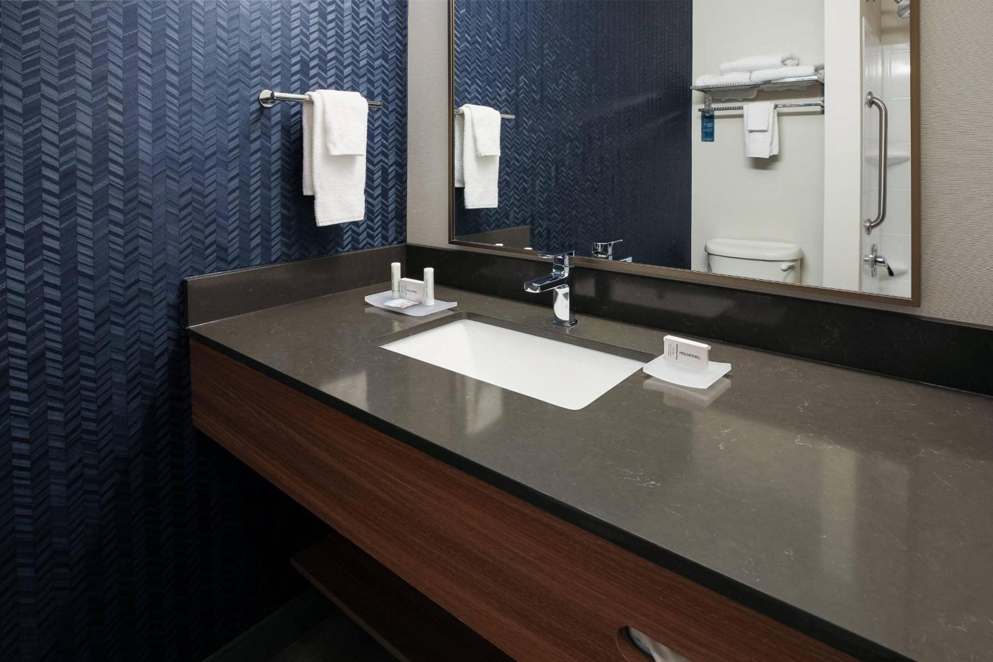 Fairfield Inn & Suites By Marriott Elizabethtown Bagian luar foto